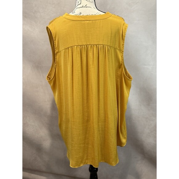 Women’s Vince Camuto Sleeveless V-Neck Rumpled Gold Satin Blouse Size 3X - Picture 2 of 5